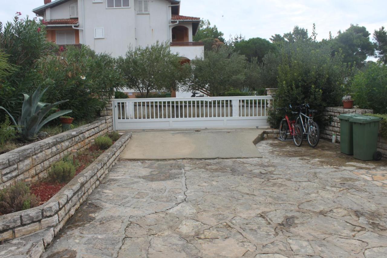 Summer House In Novalja Exterior photo